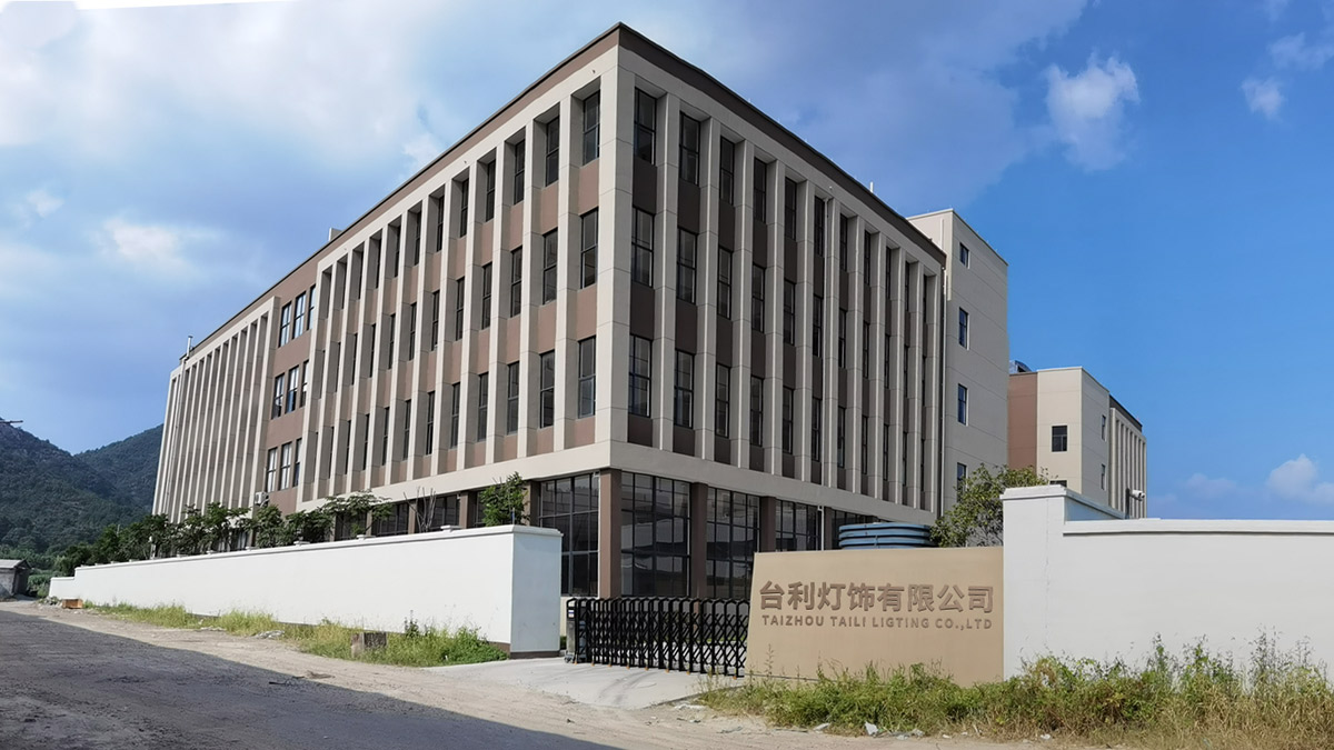 位于浙江临海的台利灯饰工厂